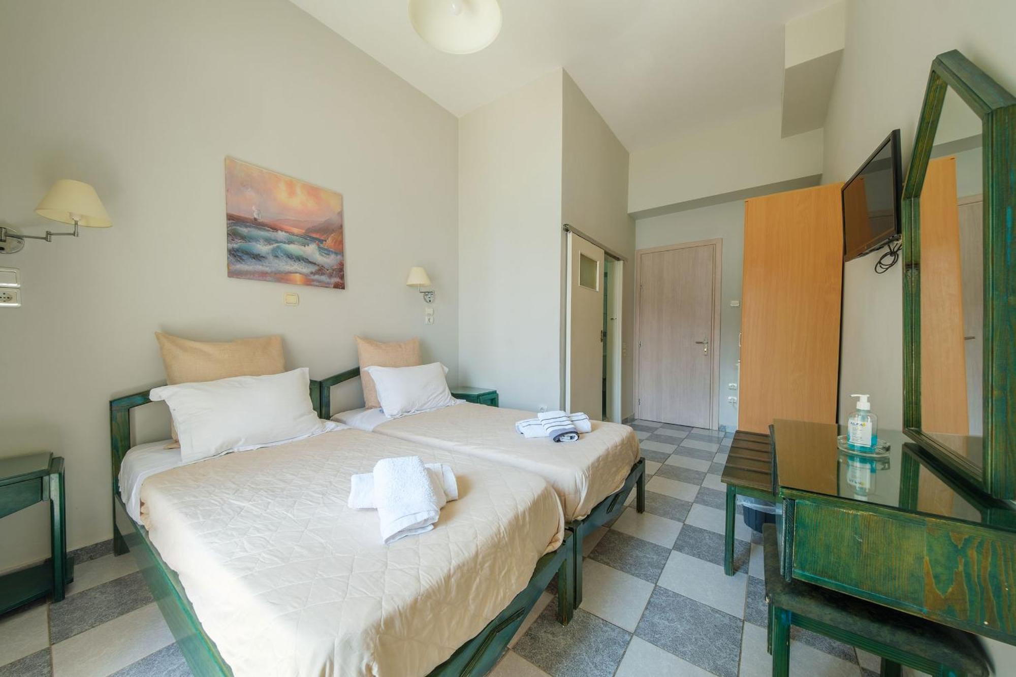 Golden Moon Hotel Toló Kültér fotó