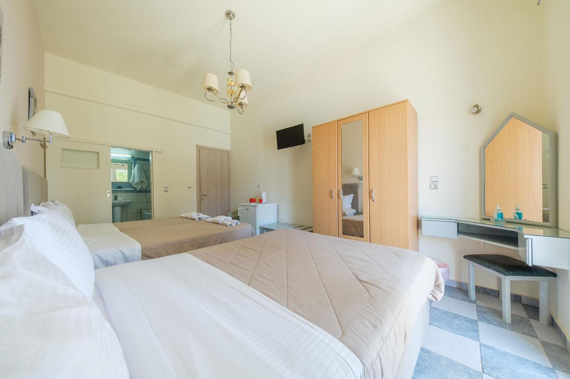 Golden Moon Hotel Toló Kültér fotó