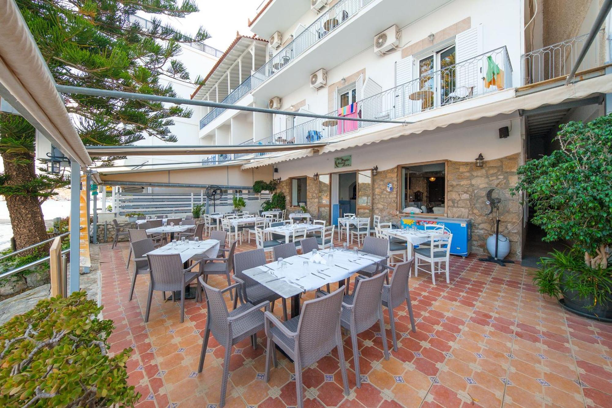 Golden Moon Hotel Toló Kültér fotó