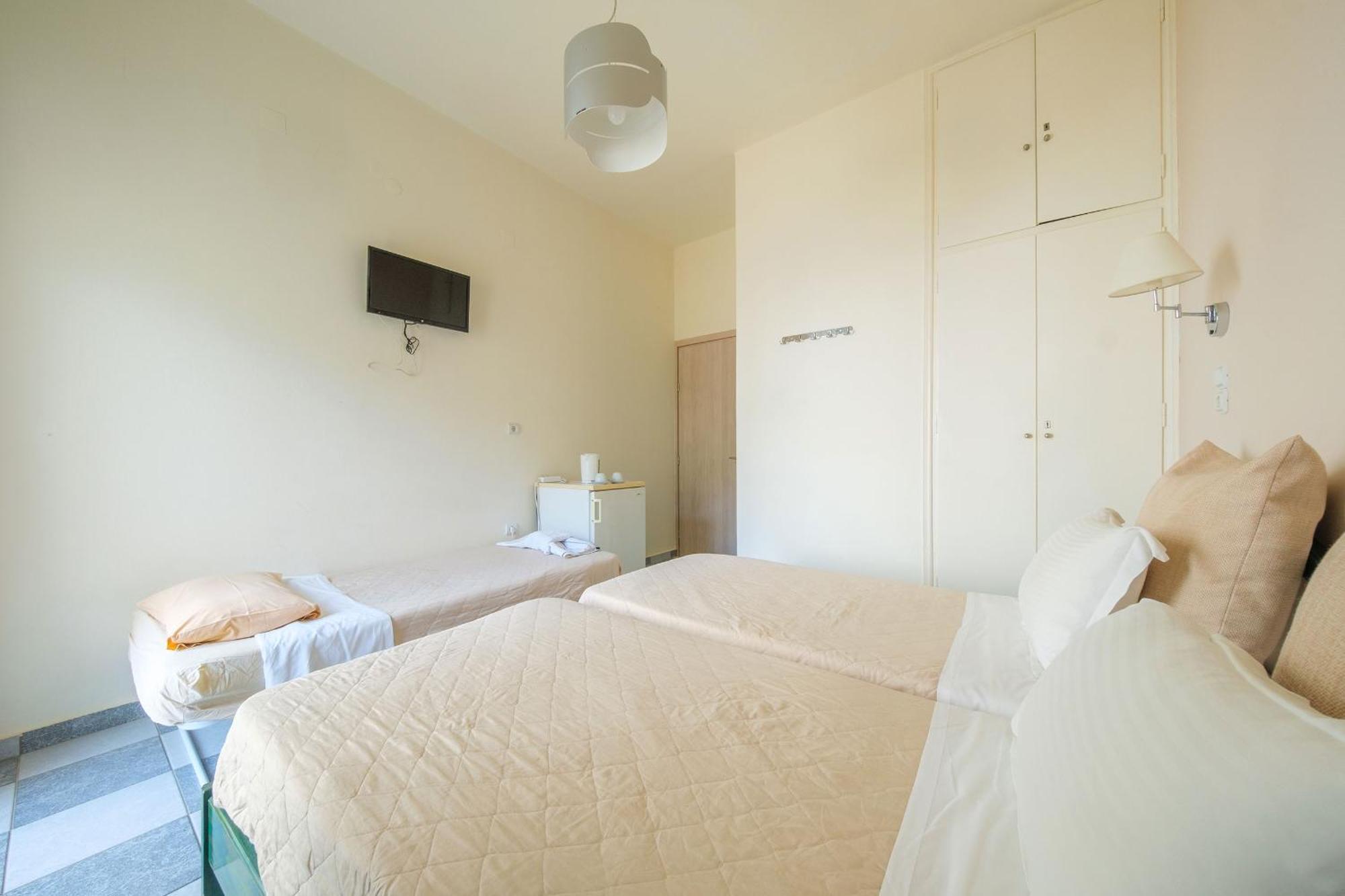 Golden Moon Hotel Toló Kültér fotó