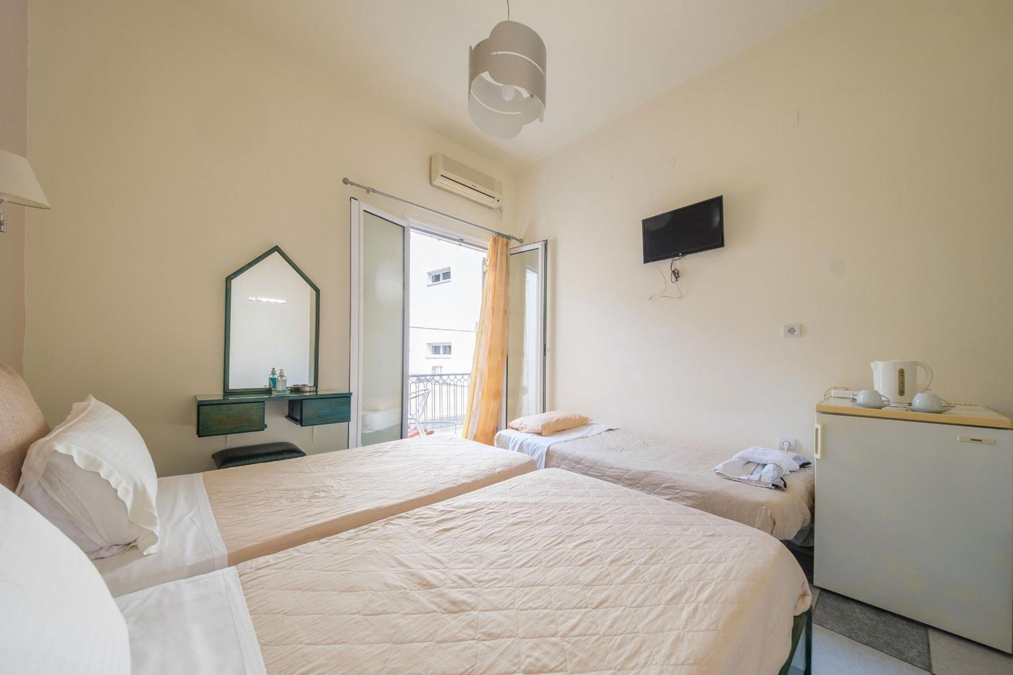 Golden Moon Hotel Toló Kültér fotó